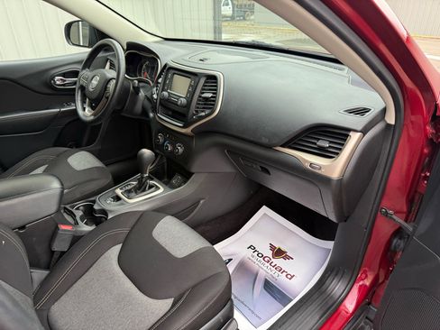 Used 2017 Jeep Cherokee Sport image 29