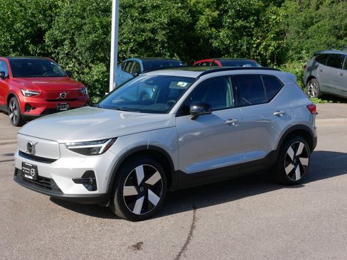 Used 2023 Volvo XC40 Recharge Ultimate AWD/4WD image 3