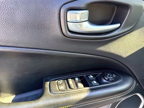 Used 2018 Jeep Compass Latitude w/ Popular Equipment Group image 18