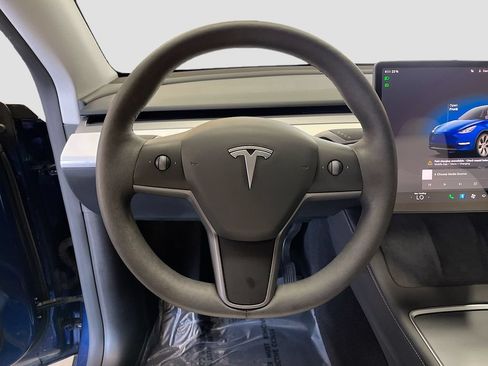 Used 2024 Tesla Model Y Long Range AWD/4WD image 10