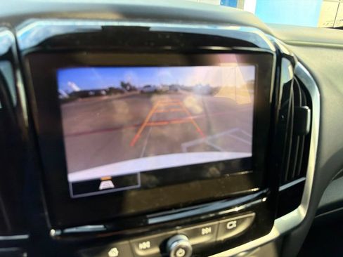 Used 2024 Chevrolet Traverse LT FWD image 11