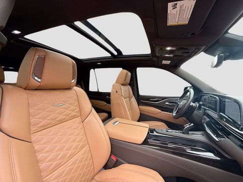 Certified 2023 Cadillac Escalade Sport w/ LPO, ONYX Package image 31