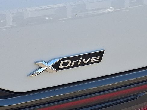 Used 2022 BMW 750i xDrive w/ Executive Package image 31