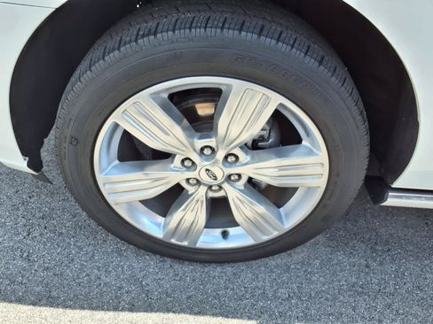 Certified 2023 Ford Expedition Platinum AWD/4WD image 5