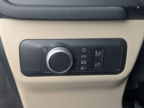 Used 2021 Ford Escape SE image 23