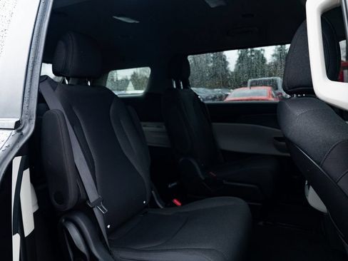 Used 2024 Kia Carnival LX FWD image 22