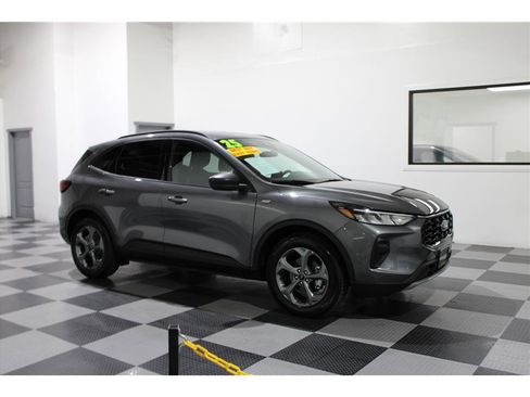 Used 2025 Ford Escape ST-Line image 1