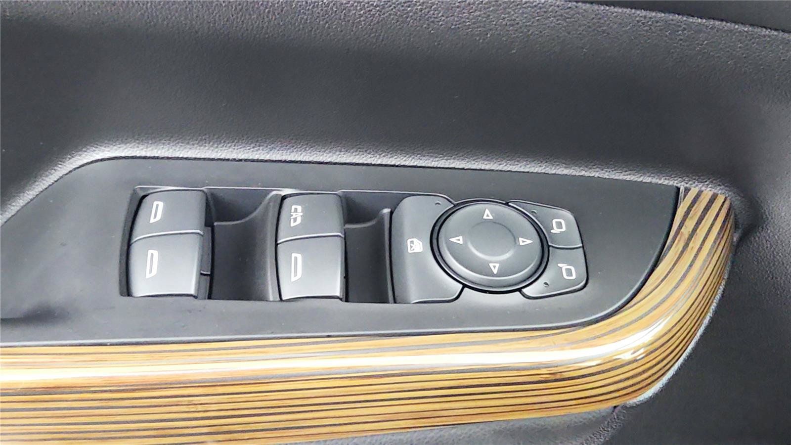 Used 2023 GMC Acadia SLE w/ Driver Convenience Package FWD image 15