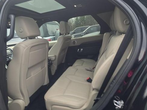 Used 2019 Land Rover Discovery HSE image 6