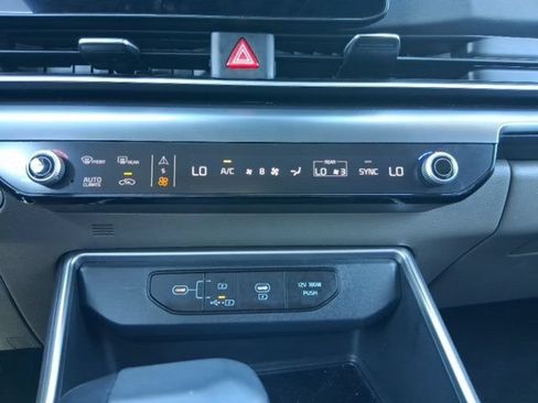 Used 2026 Kia Carnival FWD image 27