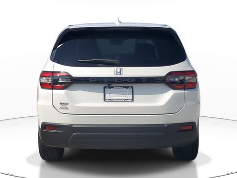 Used 2023 Honda Pilot LX image 5