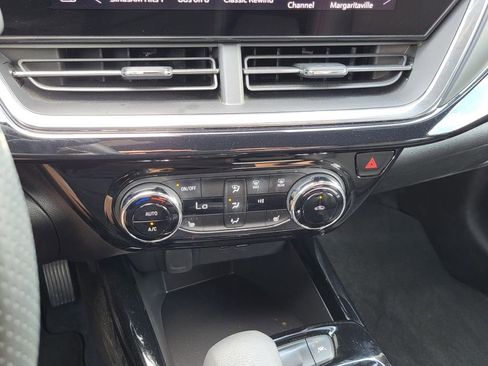 Used 2025 Chevrolet Trax RS image 28