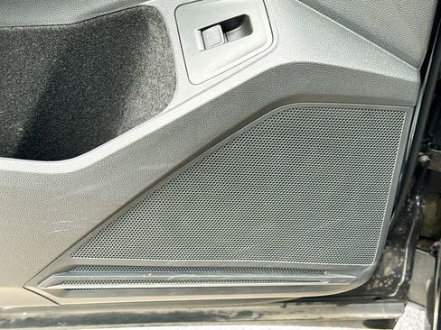 Used 2022 Volkswagen Tiguan SE image 23