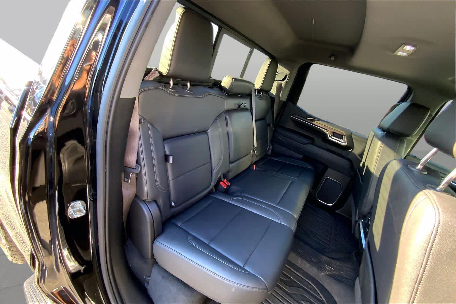 Used 2023 GMC Sierra 1500 SLT w/ SLT Premium Plus Package AWD/4WD image 17