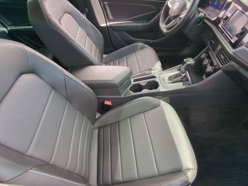 Used 2023 Volkswagen Jetta SE w/ Panoramic Sunroof Package FWD image 11