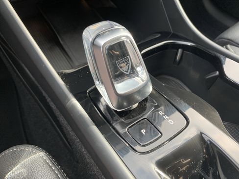 Used 2025 Volvo XC40 B5 Plus image 26