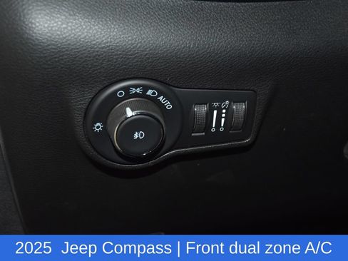 Used 2025 Jeep Compass Limited AWD/4WD image 8
