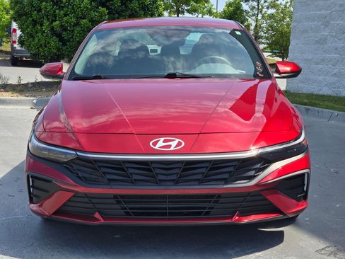 Used 2024 Hyundai Elantra SEL FWD image 2