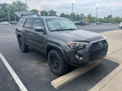 Used 2017 Toyota 4Runner SR5 AWD/4WD image 7