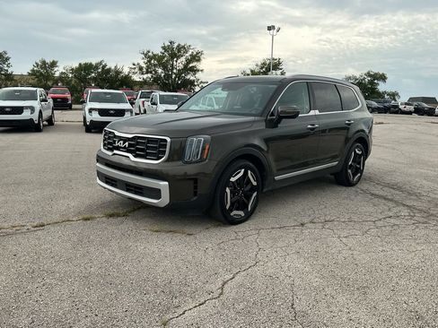 Used 2025 Kia Telluride S AWD/4WD image 1