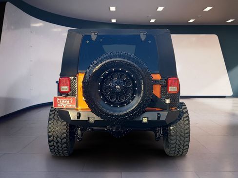 Used 2013 Jeep Wrangler Unlimited Rubicon w/ Connectivity Group AWD/4WD image 4