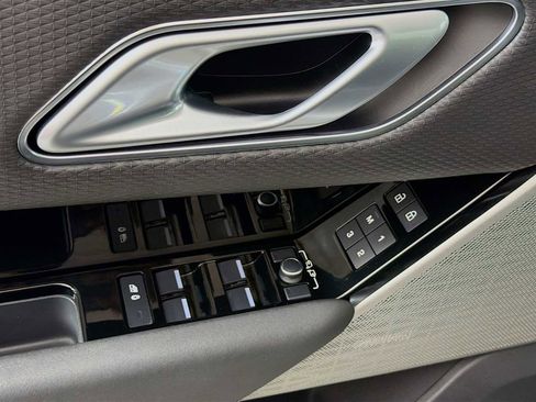 Used 2022 Land Rover Range Rover Velar R-Dynamic S image 19
