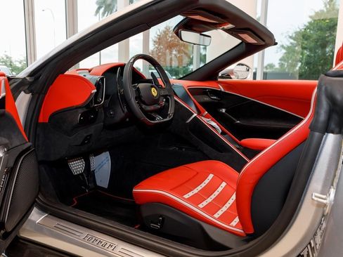 Used 2024 Ferrari Roma Spider image 27