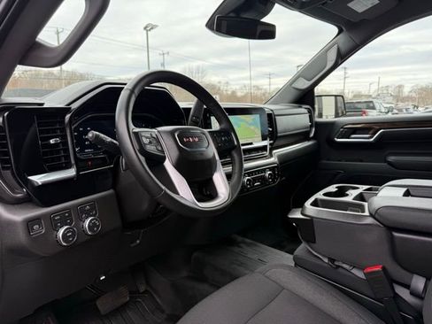 Used 2023 GMC Sierra 1500 SLE image 13