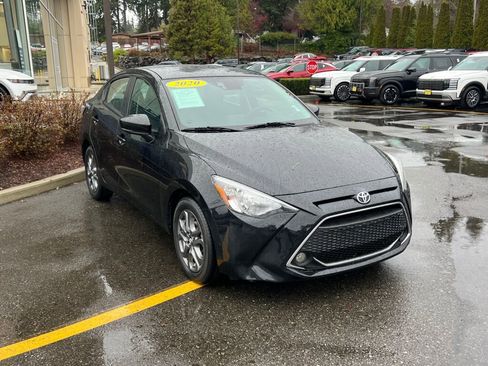 Used 2020 Toyota Yaris LE image 3