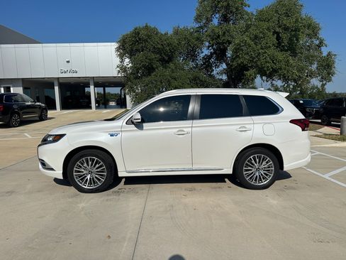 Used 2020 Mitsubishi Outlander GT image 3
