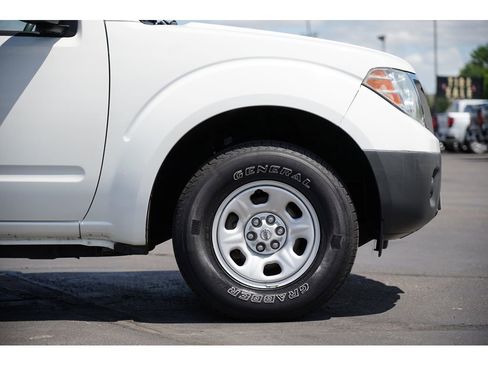 Used 2019 Nissan Frontier S image 11