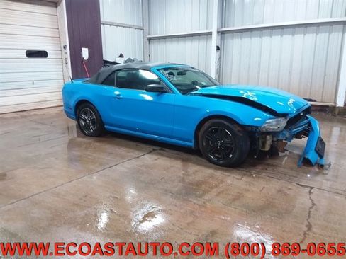 Used 2013 Ford Mustang Convertible image 1