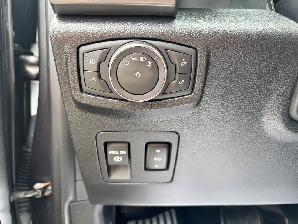 Used 2018 Ford F150 XLT w/ Equipment Group 302A Luxury AWD/4WD image 13