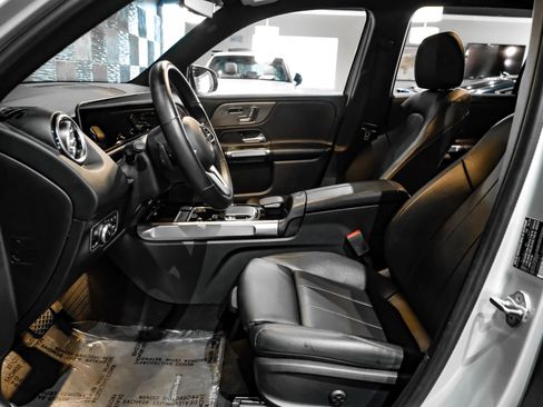 Used 2020 Mercedes-Benz GLB 250 image 4