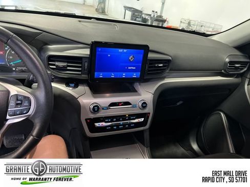 Used 2024 Ford Explorer XLT AWD/4WD image 13