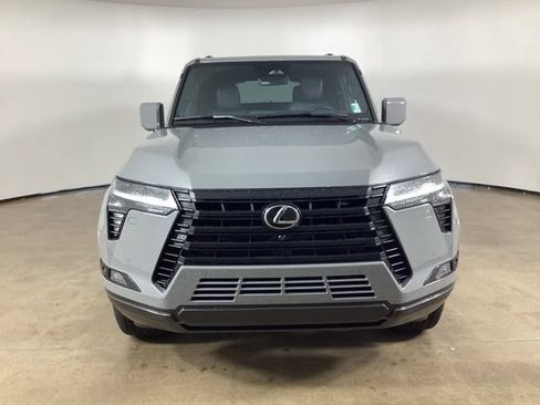 Used 2025 Lexus GX 550 w/ Cold Area Package AWD/4WD image 2