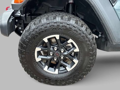 Used 2026 Jeep Gladiator Rubicon w/ Dual Top Group AWD/4WD image 13