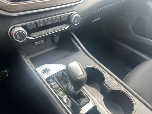 Used 2025 Nissan Altima 2.5 SV FWD image 41