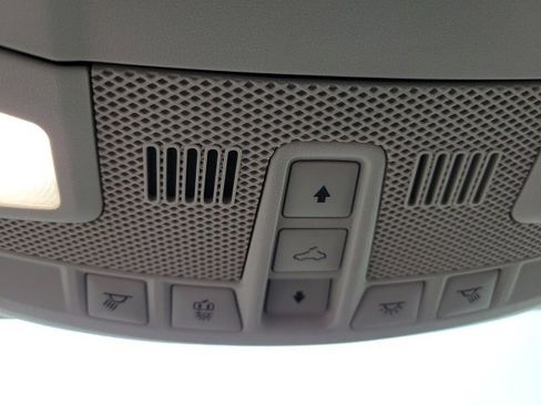 Used 2017 Ford Fusion SE w/ Fusion SE Technology Package image 21