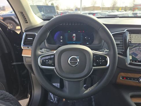 Used 2023 Volvo XC90 B6 Plus image 14