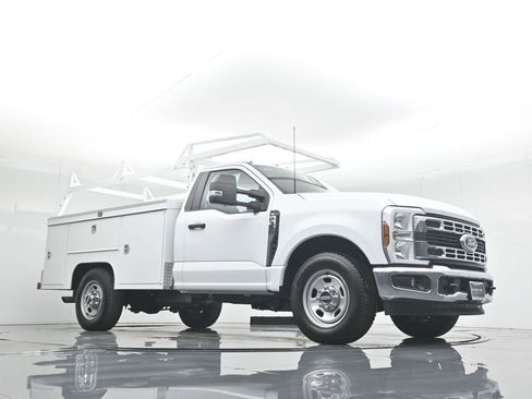 New 2025 Ford F350 XL w/ XL Chrome Package image 37