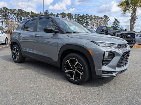 Used 2023 Chevrolet TrailBlazer RS w/ Sun and Liftgate Package image 2