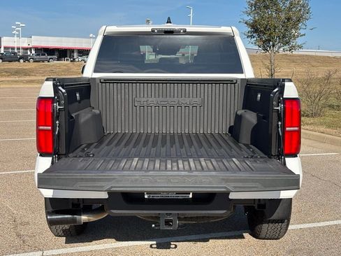 Used 2024 Toyota Tacoma TRD Off-Road image 7