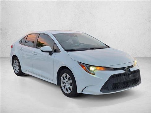 Certified 2022 Toyota Corolla LE FWD image 3