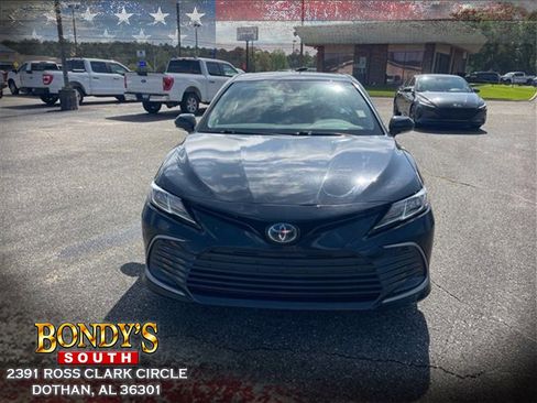 Used 2022 Toyota Camry LE image 2