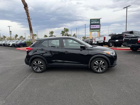 Used 2019 Nissan Kicks SV w/ Exterior Package image 4