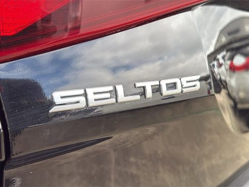 Used 2022 Kia Seltos LX image 6