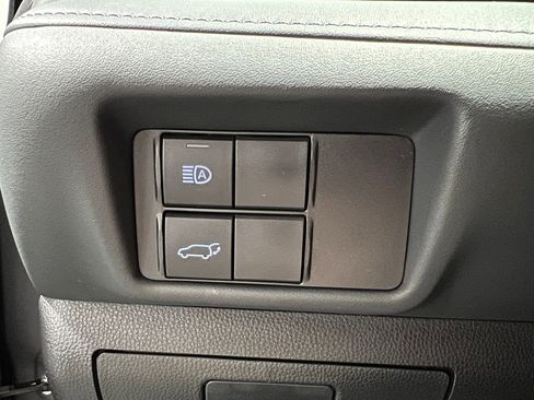 Certified 2022 Toyota Highlander XLE image 39