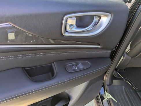 Used 2019 INFINITI QX60 Luxe w/ Essential Package image 9