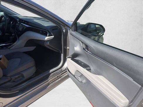 Used 2020 Toyota Camry LE FWD image 22